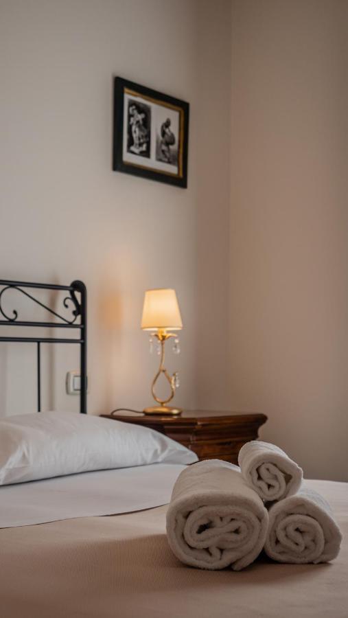 Palazzo Dei Pavoni, Relais Di Charme Bed & Breakfast L'Aquila Exterior photo