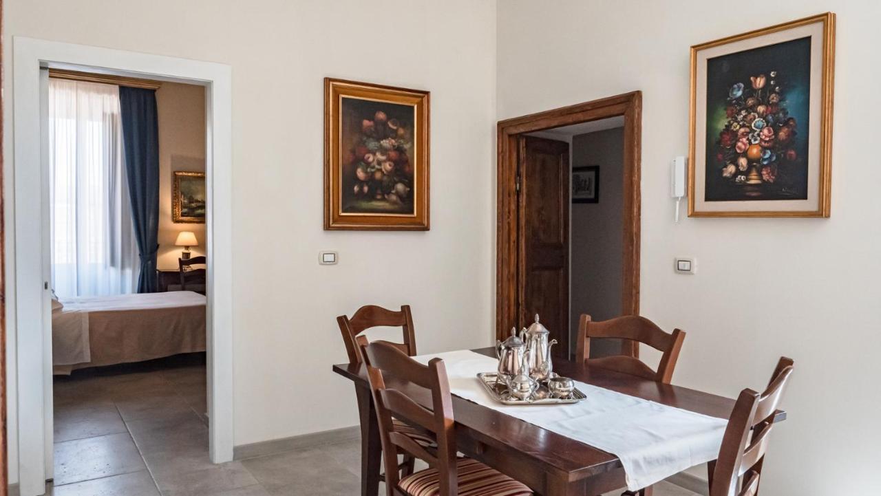 Palazzo Dei Pavoni, Relais Di Charme Bed & Breakfast L'Aquila Exterior photo
